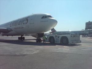 拖曳牵引车