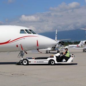 拖曳牵引车