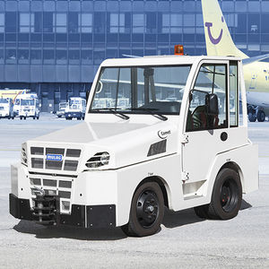 后推牵引车