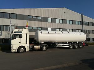 自推式飞机加油车 1