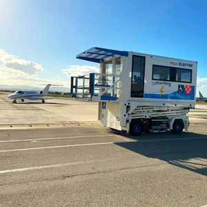 无障碍旅客登机设备 / 自推式 1