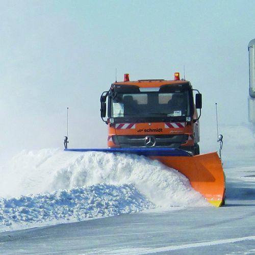 机场跑道铲雪车 - MS series  - AEBI SCHMIDT HOLDING AG - 倾斜刀板 / 带有扫刷