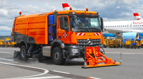 机场扫地机 - PMB 2400 - AEBI SCHMIDT HOLDING AG - 卡车安装式 / 磁性 / 真空