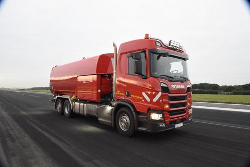 机场跑道清洁设备 - EHR-FAHRZEUGTECHNIK GMBH - 卡车安装式 / 表面清洁 / 橡胶胎印去除