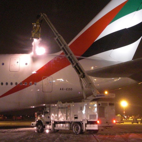飞机除冰车 - Ultimate 2200XR - GLOBAL GROUND SUPPORT LLC - 喷雾