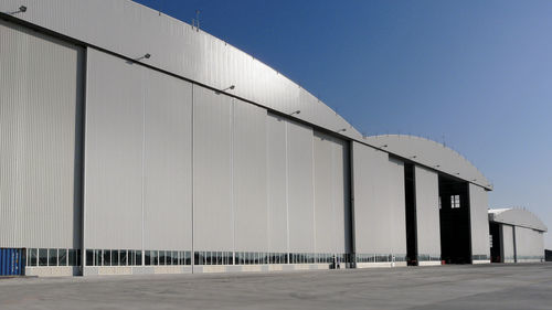 飞机机库 - MRO and Maintenance Hangar with Office Facilities - JOHN REID & SONS (STRUCSTEEL) LTD - 开放式 / 机场