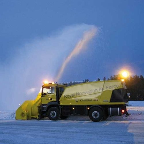 卡车安装式吹雪机 - G2  - KAHLBACHER MACHINERY GMBH - 跑道