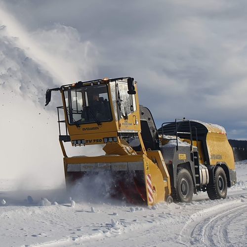 卡车安装式吹雪机 - TV 750 - ØVERAASEN AS - 跑道