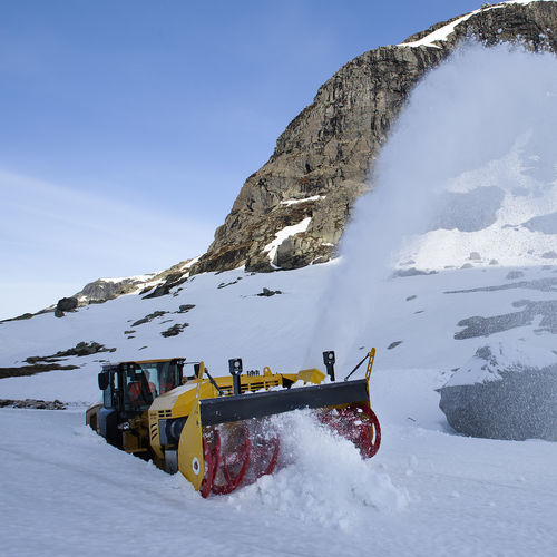 卡车安装式吹雪机 - UTV 380 - ØVERAASEN AS - 跑道