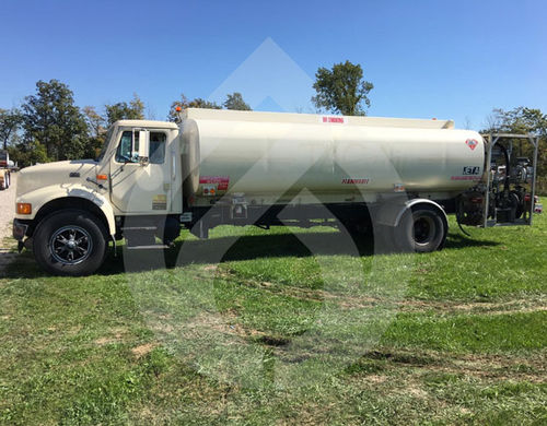 自推式飞机加油车 - 2000 International 4900 - PROFLO INDUSTRIES - 机场