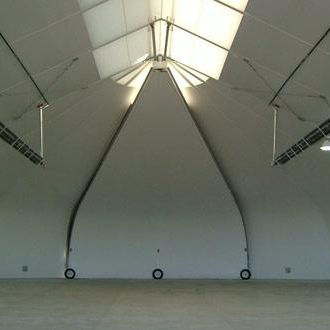 滑动式机库门 - SPRUNG STRUCTURES LTD. - 自动 / 布料