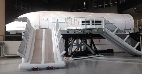 飞机模拟舱 - CEET - TFC Flugbetrieb und Technik Beratungsgesellschaft mbH - 训练 / 封闭式驾驶舱 / 全动