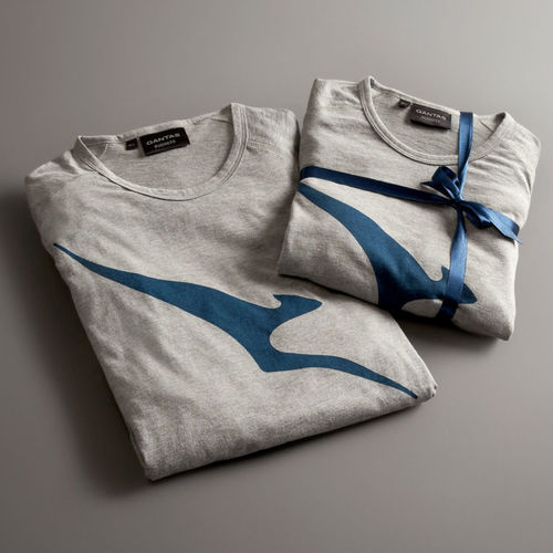 机舱睡衣 - QANTAS SLEEPERSUITS - BUZZ - THE INFLIGHT EXPERIENCE...