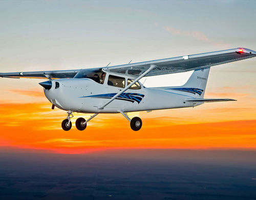 旅游用飞机 - Skyhawk® - CESSNA AIRCRAFT COMPANY - 单引擎 / 活塞发动机 / 4人座