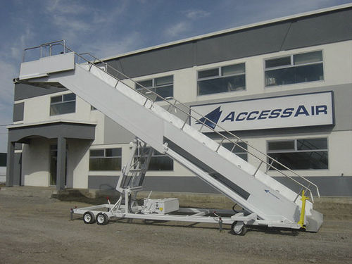 登船梯 - ACCESSAIR Systems - 移动式 / 牵引式 / 飞机