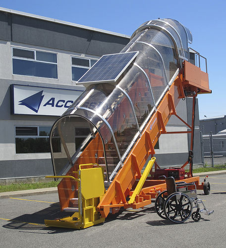登船梯 - ACCESSAIR Systems - 带顶棚 / 移动式 / 牵引式