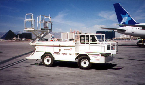 自推式饮用水车 - APV - Lift-A-Loft Corporation - 带升降平台 / 机场
