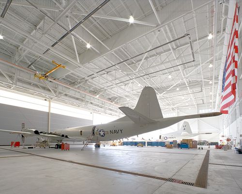 飞机机库 - P3 Orion - Heavy Structures - 开放式 / 机场