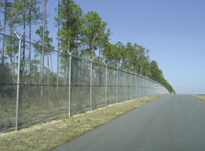 入侵探测器 - FiberPatrol® Fence  - Senstar - 警示 / 固定式 / 用于机场周边安全