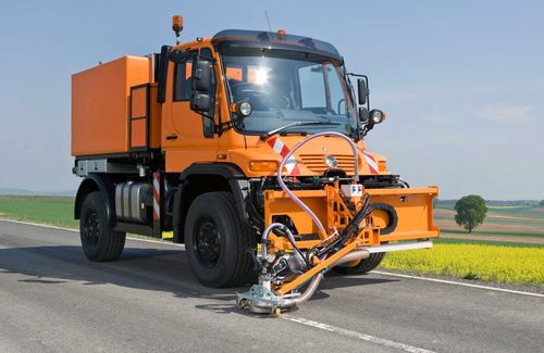 机场跑道清洁设备 - Unimog  - Winter Grün Markiertechnologie - 卡车安装式 / 表面清洁 / 橡胶胎印去除