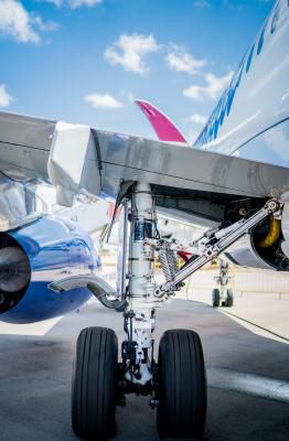 客机起落装置 - Superjet 100 - Safran Landing Systems