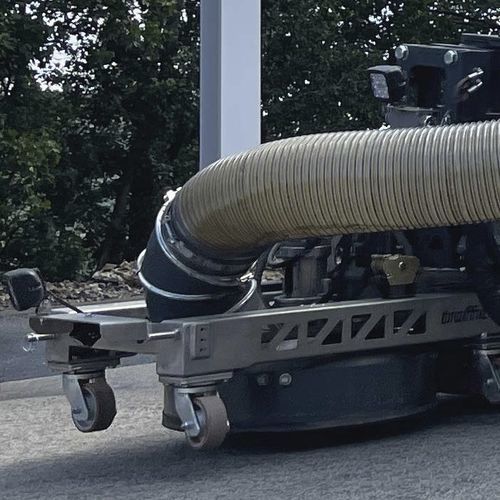 机场跑道清洁设备 - dynamic tornado twister - Maschinenbau Cernota GmbH & Co. KG - 卡车安装式 / 表面清洁 / 标志去除