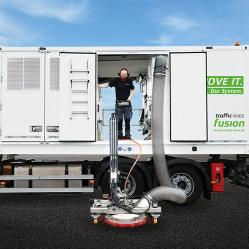 机场跑道清洁设备 - FUSION - Maschinenbau Cernota GmbH & Co. KG - 卡车安装式 / 表面清洁 / 橡胶胎印去除