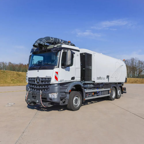超高压清洗车 - compact 40  - Maschinenbau Cernota GmbH & Co. KG - 自推式 / 跑道